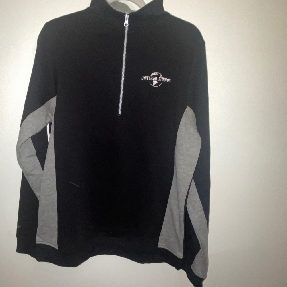 NWOT Universal Studio 1/4 zip up pullover black and grey